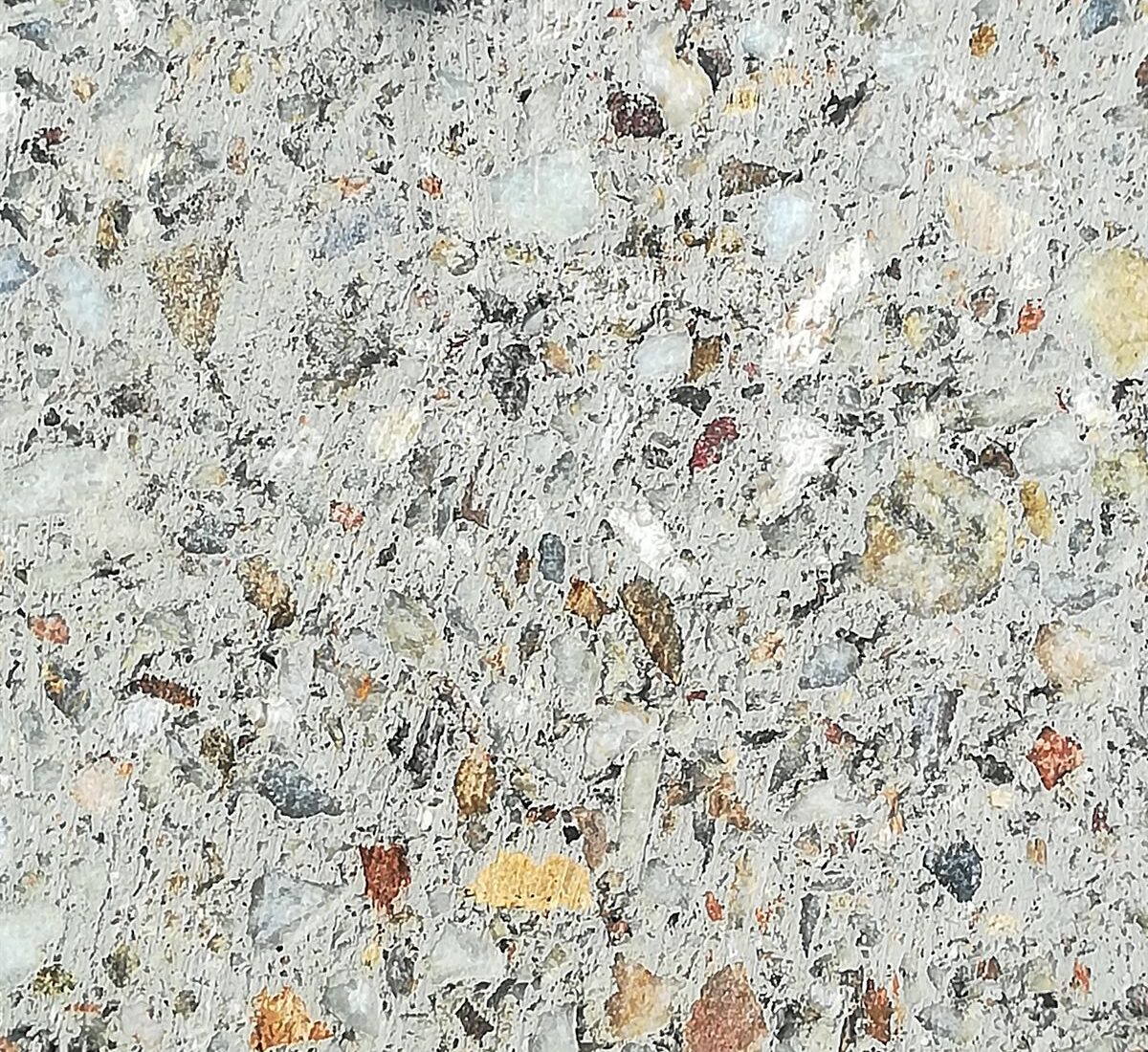 Detailaufnahme geschliffene Asphaltoberfläche – Alzenau – grauer Farbasphalt, bunte Zuschläge
