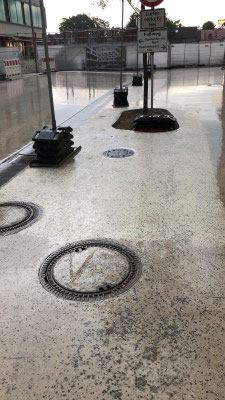 Einbauten beim Asphalt Grinding – Schachtdeckel mit innerer Asphaltierung – auch die Innenfläche wird mitgeschliffen