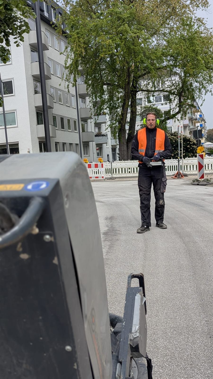 BituPrint Team bei der Asphaltbearbeitung