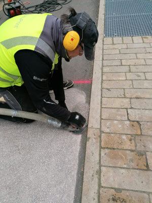 BituPrint Team bei der Asphaltbearbeitung
